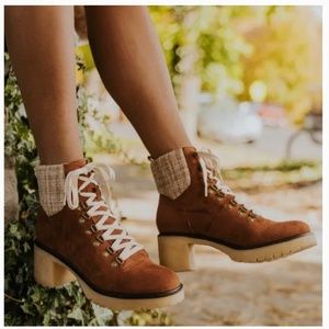 Monroe Contemporary Heeled Lace-Up Combat Boot Suede Sienna